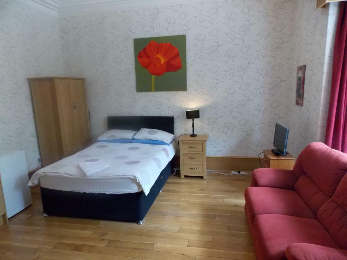 Station View Guest House Dyce Exterior foto